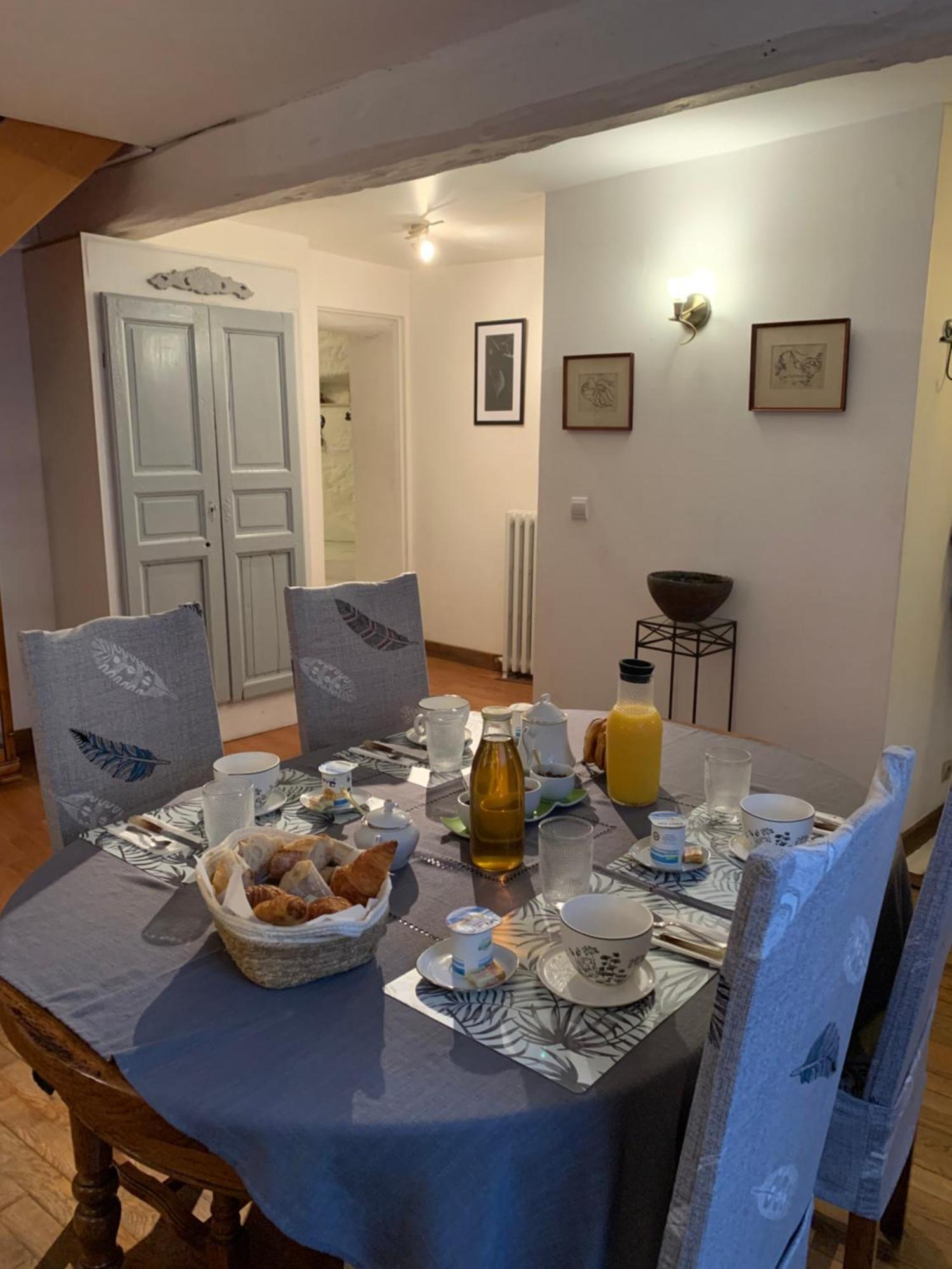 Les Mesanges Bed and Breakfast Bourré Exteriör bild